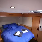 Floatinn Boat-bnb 3*