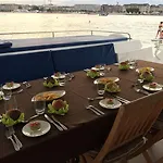 Bateau-hôtel Floatinn Boat-bnb 3*