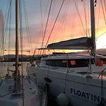 Bateau-hôtel Floatinn Boat-bnb 3*