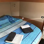 Bateau-hôtel Floatinn Boat-bnb 3*
