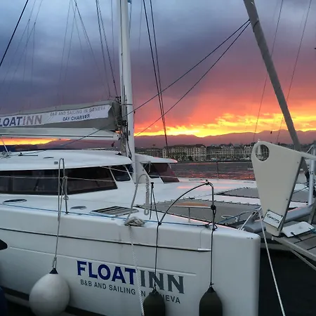 Botel Floatinn Boat-bnb 3*