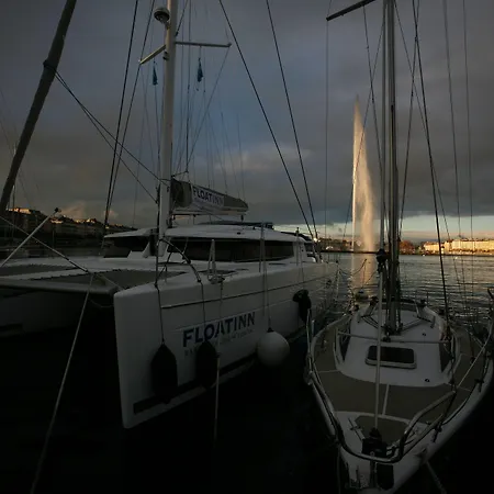 Floatinn Boat-bnb Botel 3*