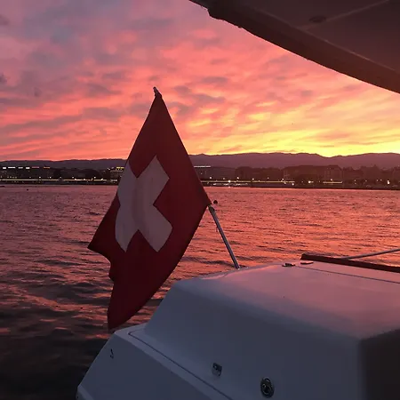 Botel Floatinn Boat-bnb