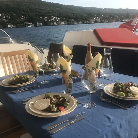 Botel Floatinn Boat-bnb 3*