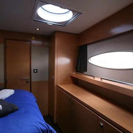 Botel Floatinn Boat-bnb 3*