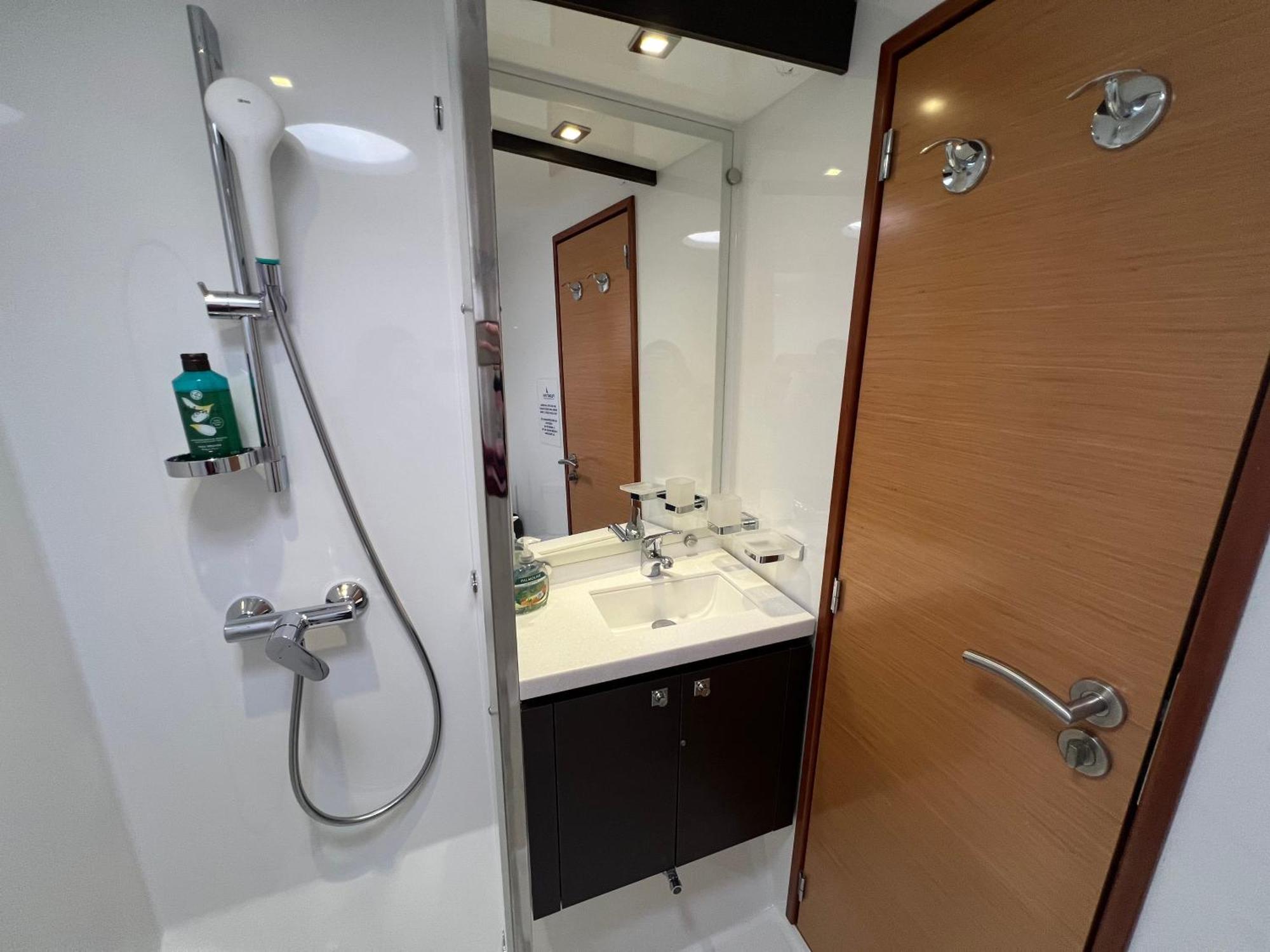 Floatinn Boat-bnb Ginebra