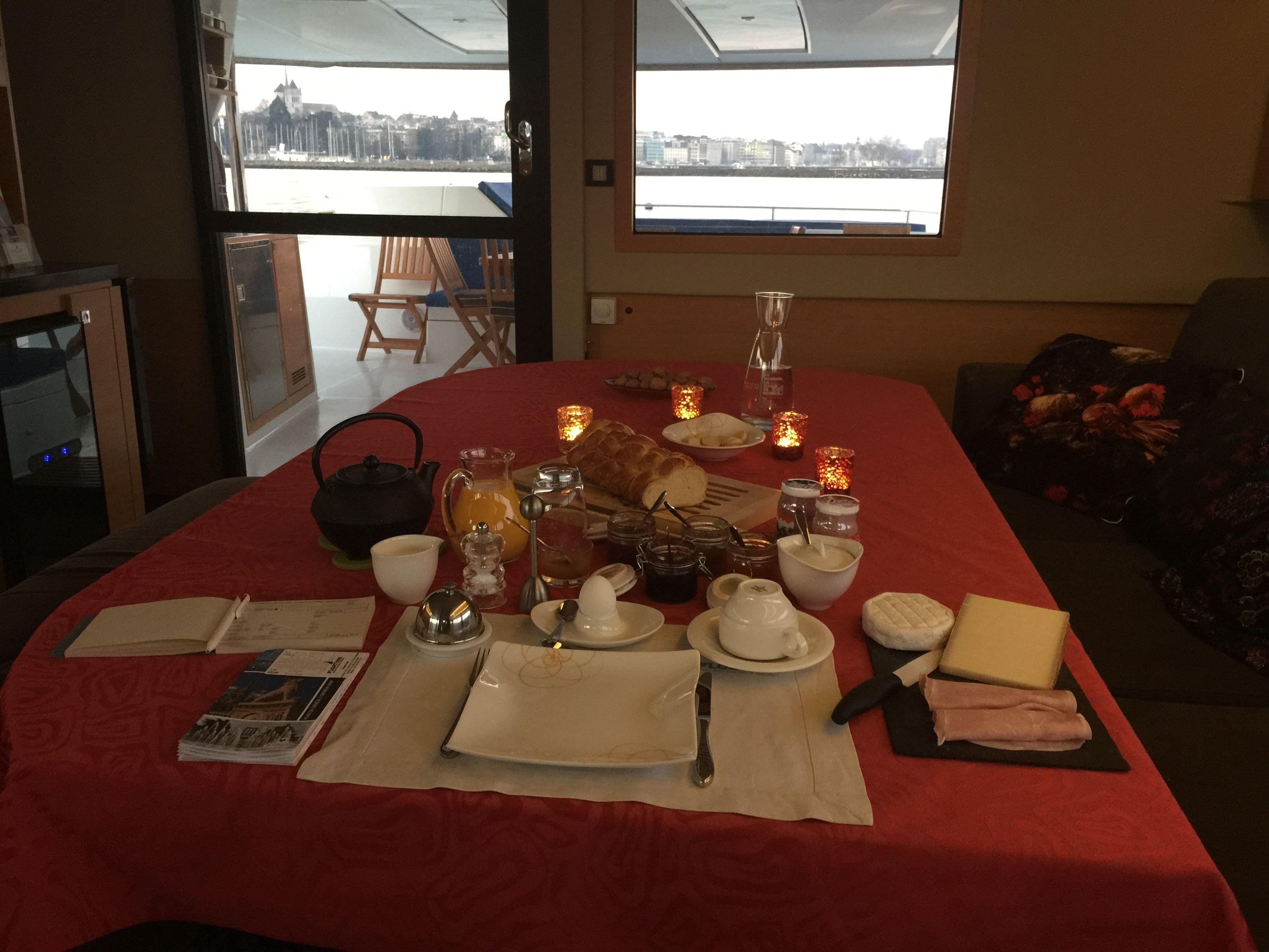 Floatinn Boat-bnb 3* Ginebra