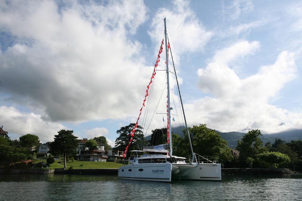 Floatinn Boat-bnb 3* Ginebra