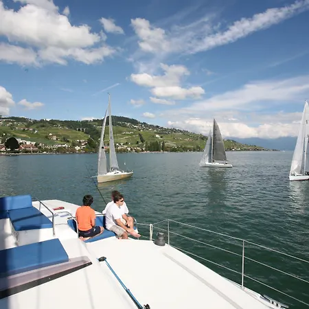 Botel Floatinn Boat-bnb