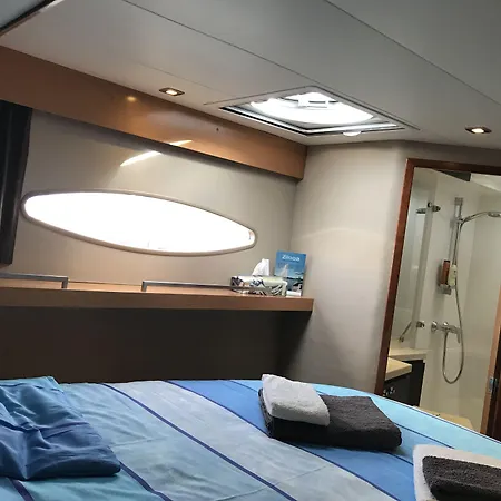 Floatinn Boat-bnb Botel Geneva
