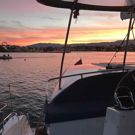 Floatinn Boat-bnb Botel