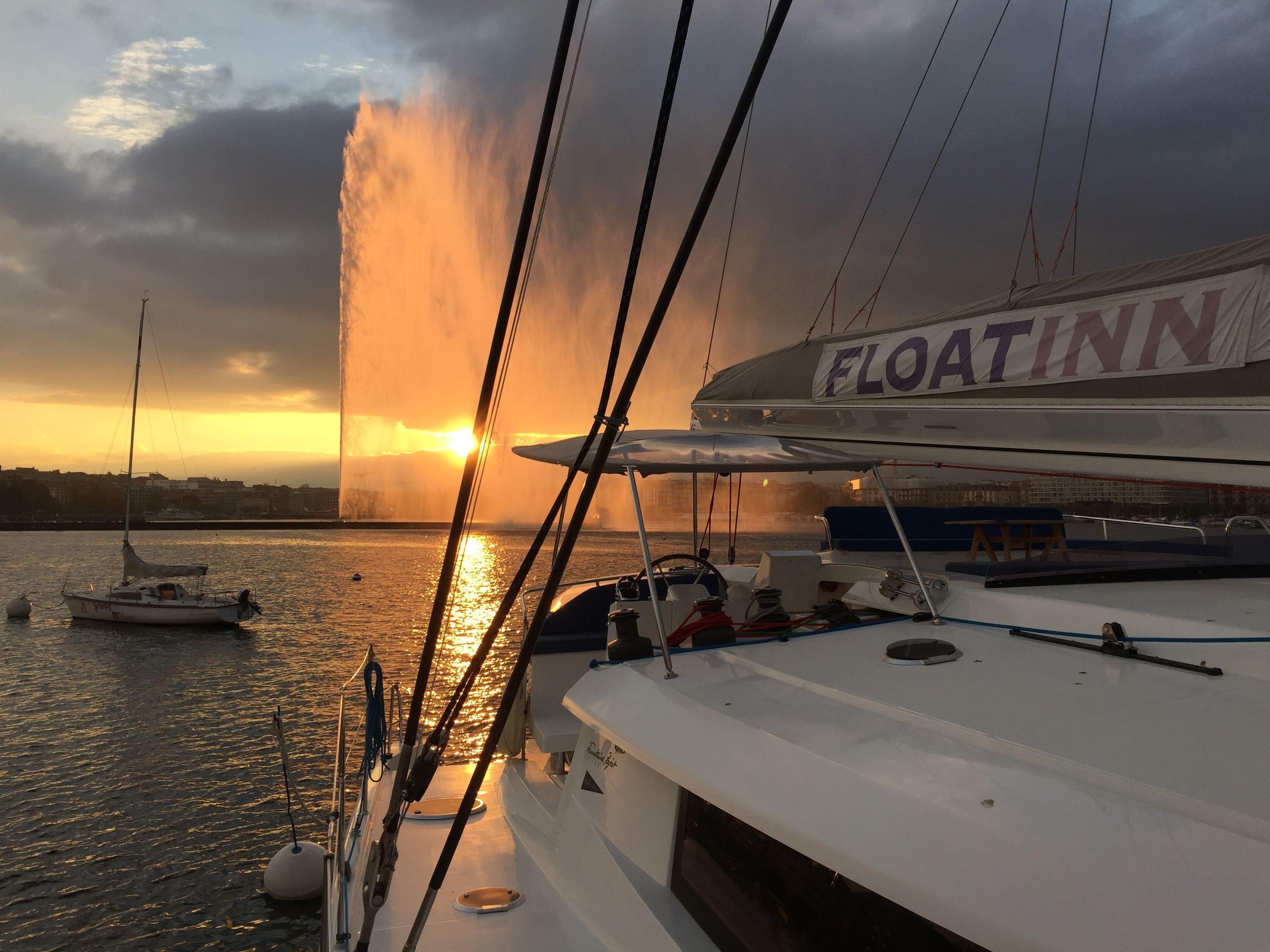 Floatinn Boat-bnb Botel 3*