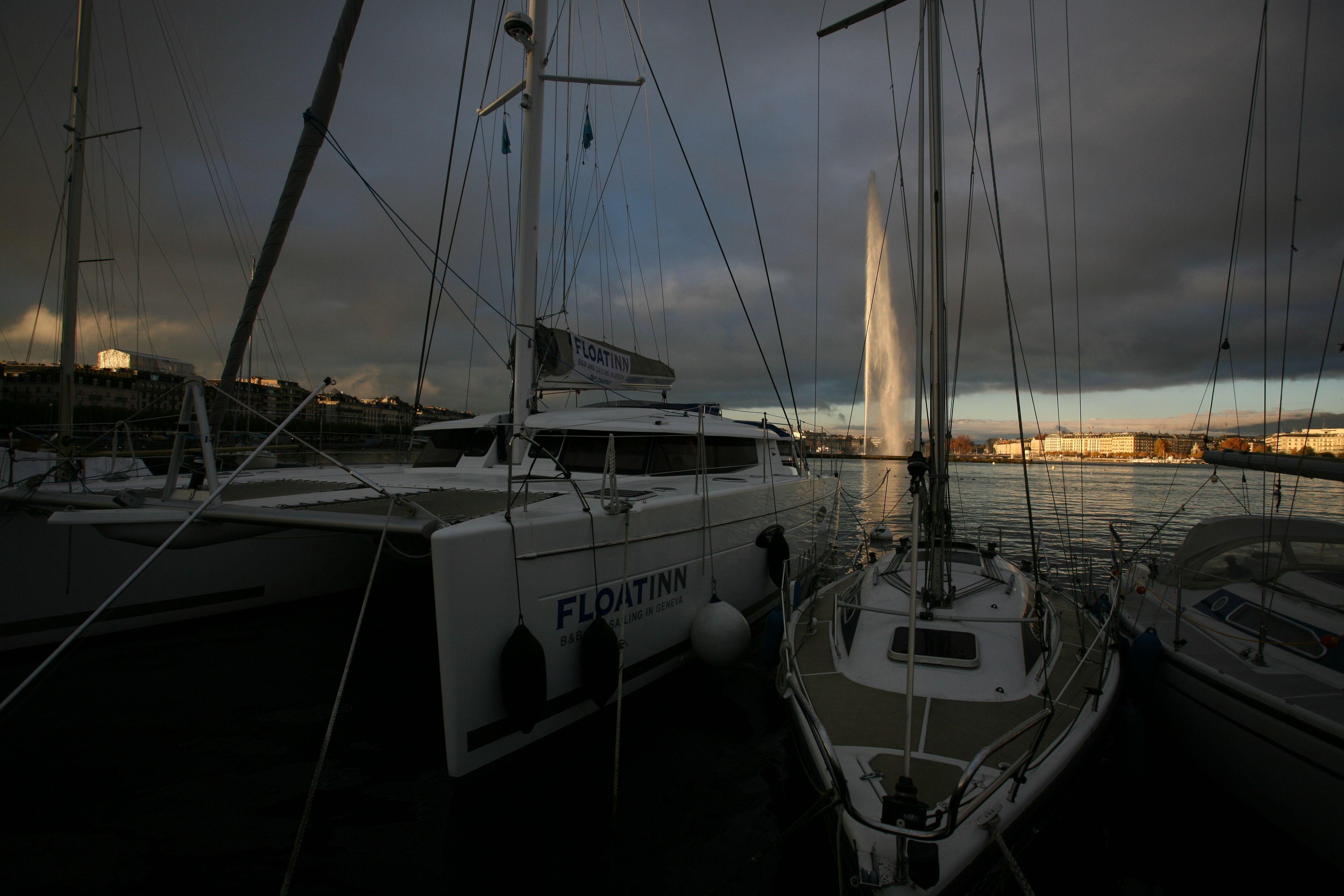 Floatinn Boat-bnb Botel 3*