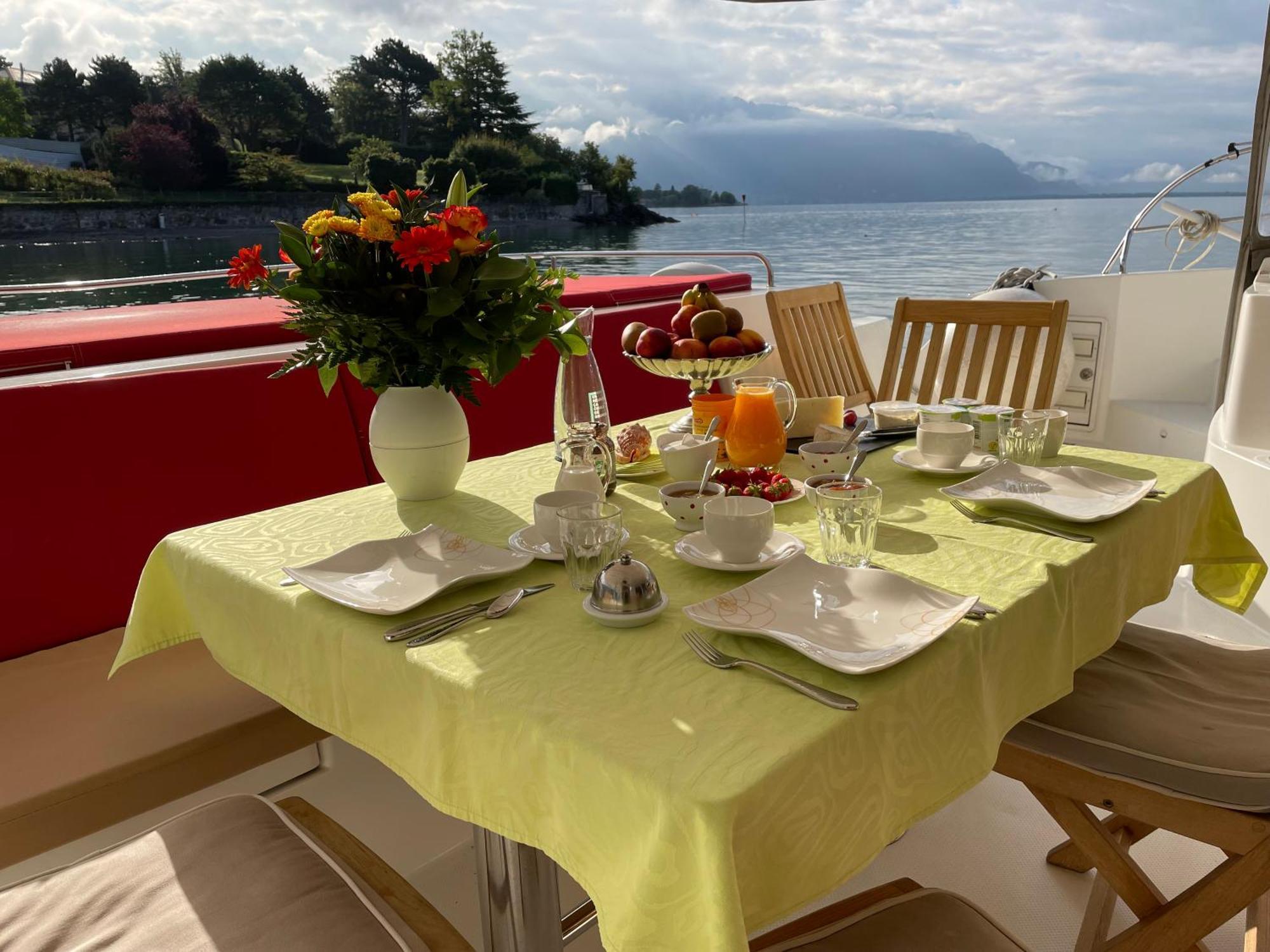 Floatinn Boat-bnb Hotel en barco Ginebra